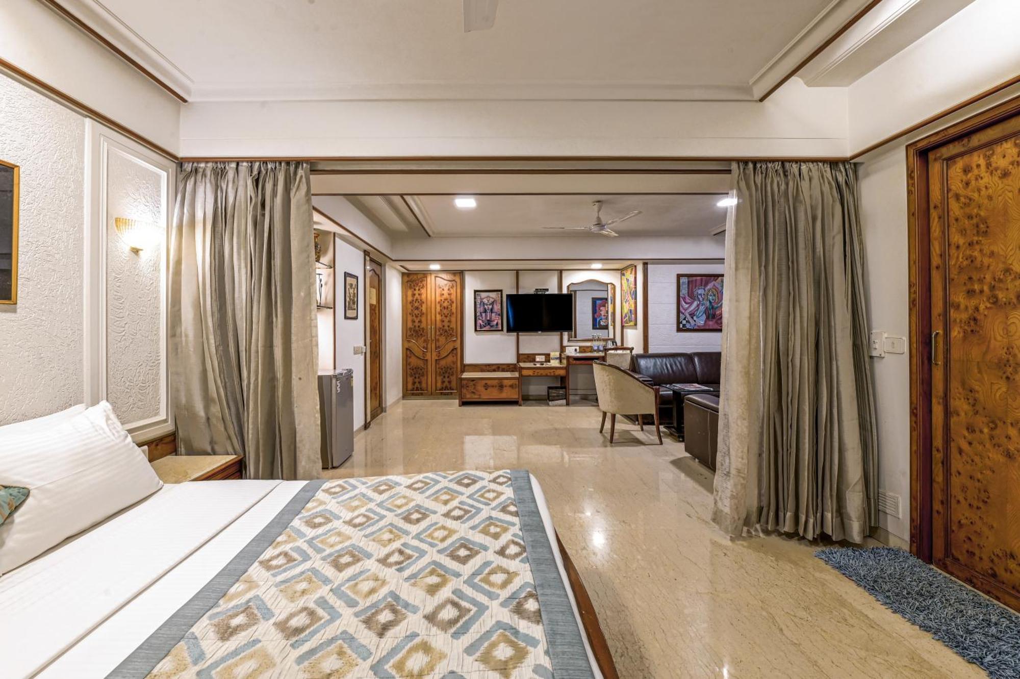 Regal Enclave Otel Mumbai Dış mekan fotoğraf