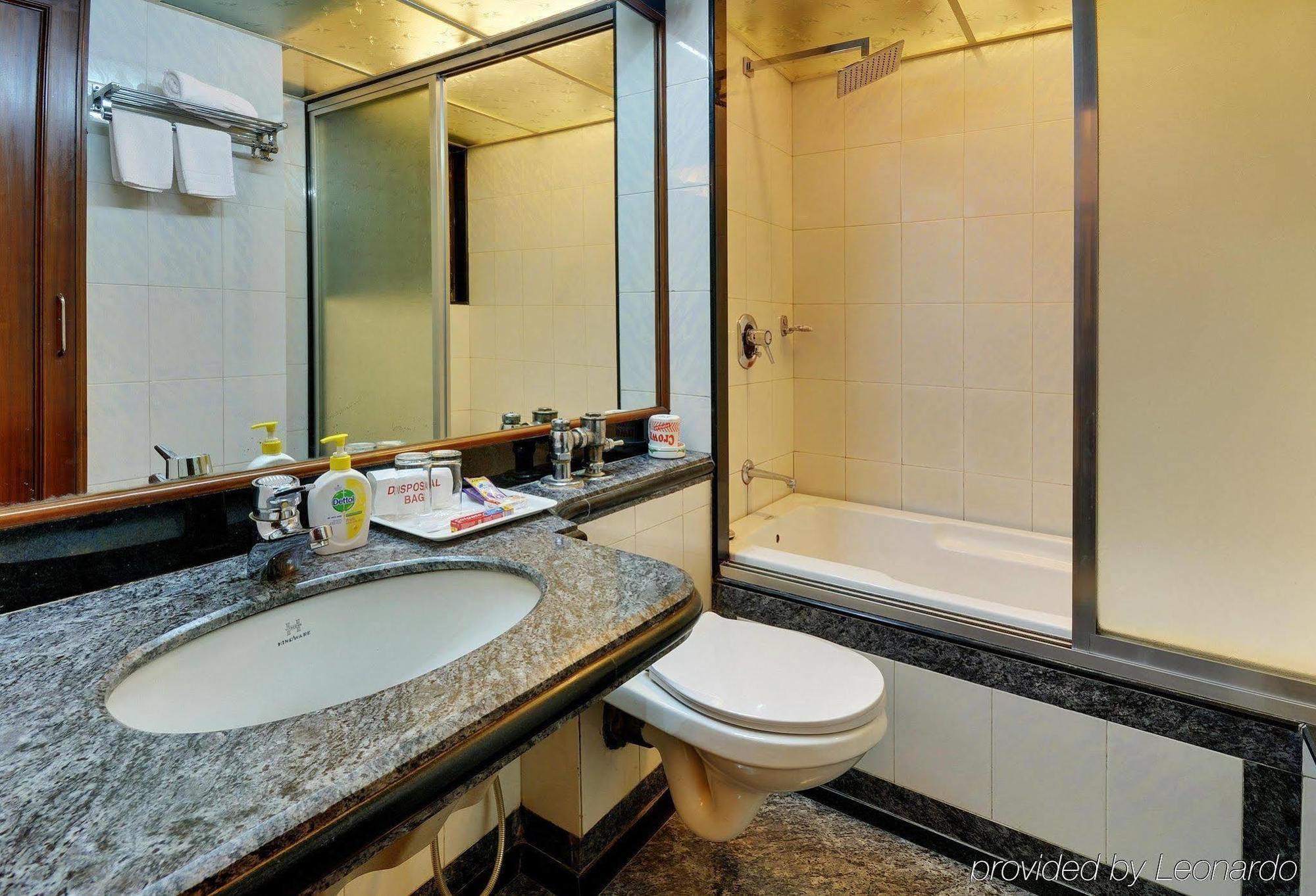 Regal Enclave Otel Mumbai Dış mekan fotoğraf